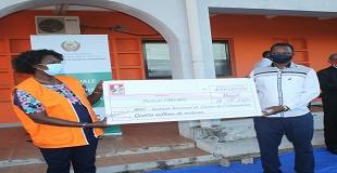 Secretário Geral da Frelimo entrega donativo ao  Governo da Província